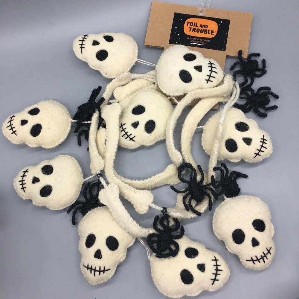 Toil and Trouble Halloween Felt Yarn Spider Skull Bones Garland 6 Ft Spooky NEW